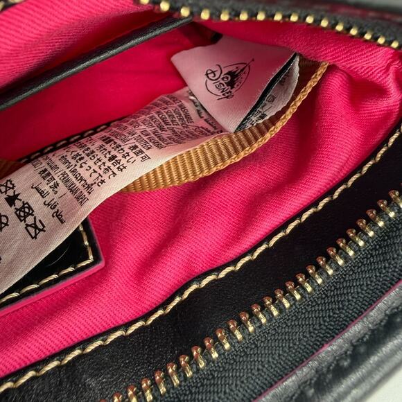 Disney Dooney & Bourke Dumbo Black White Pink Small Zip Sac Crossbody Retired - Picture 12 of 14